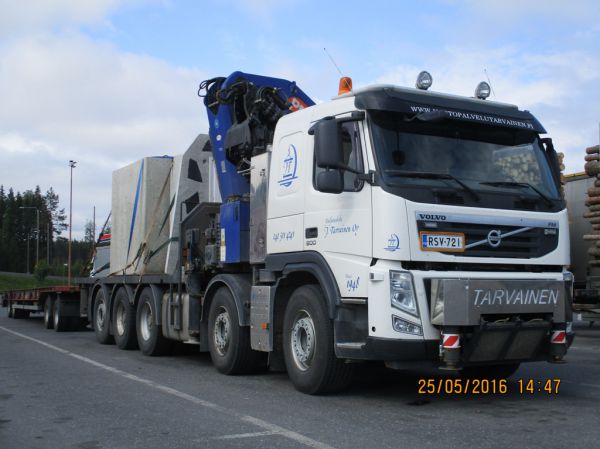 Kuljetusliike Tarvaisen Volvo FM500 
Kuljetusliike Tarvainen Oy:n nosturilla varustettu Volvo FM500 täysperävaunuyhdistelmä.
Avainsanat: Tarvainen Volvo FM500 ABC Hirvaskangas