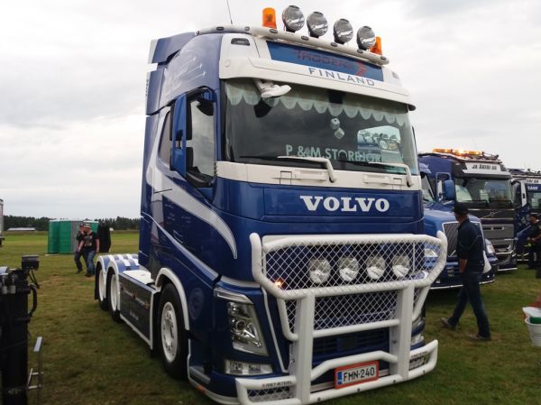 Kuljetusliike Thodenin Volvo FH
Kuljetusliike Thoden Oy:n Volvo FH rekkaveturi.
Avainsanat: Thoden Volvo FH Alahärmä17