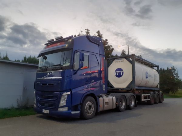 Klikkaa kuvaa nähdäksesi se täysikokoisena
==============
Kuljetusliike Törmäsen Volvo FH500
Kuljetusliike Törmänen Oy:n Volvo FH500 puoliperävaunuyhdistelmä.
Avainsanat: Törmänen Volvo FH500 ABC Hirvaskangas Jore Kuljetusliike Törmäsen Volvo FH500
Kuljetusliike Törmänen Oy:n Volvo FH500 puoliperävaunuyhdistelmä.
Avainsanat: Törmänen Volvo FH500 ABC Hirvaskangas Jore