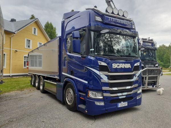 Kuljetusliike Tuovisen Scania
Kuljetusliike Tuovinen Ky:n Scania rahtiauto.
Avainsanat: Tuovinen Scania Runni26