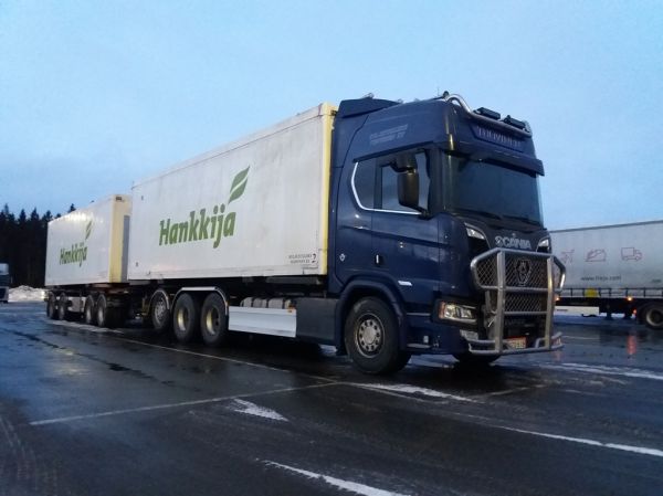 Kuljetusliike Tuovisen Scania R560
Kuljetusliike Tuovinen Ky:n Scania R560 rehuyhdistelmä.
Avainsanat: Tuovinen Scania R560 ABC Hirvaskangas