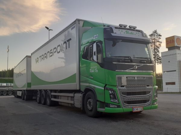 Kuljetusliike Uskin Volvo FH16
Kuljetusliike Uski Oy:n Volvo FH16 täysperävaunuyhdistelmä.
Avainsanat: Uski Volvo FH16 Shell Hirvaskangas