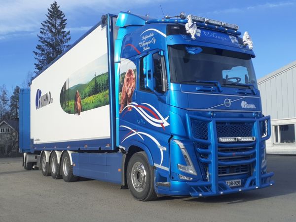 Kuljetusliike V Tampion Volvo FH
Kuljetusliike V Tampio Oy:n Volvo FH hakeyhdistelmä.
Avainsanat: Tampio Volvo FH Kuhmo Neste