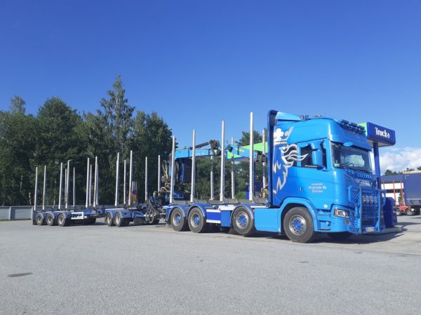 Kuljetusliike Wickströmin Scania 
Kuljetusliike Wickström Oy:n Scania puutavarayhdistelmä.
Avainsanat: Wickström Scania Neste