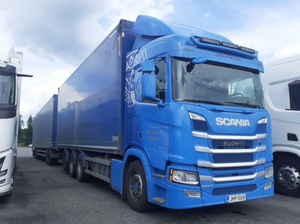 Kuljetusliike Wickströmin Scania 560R
Kuljetusliike Wickström Oy:n Scania 560R hakeyhdistelmä.
Avainsanat: Wickström Scania 560R ABC Hirvaskangas