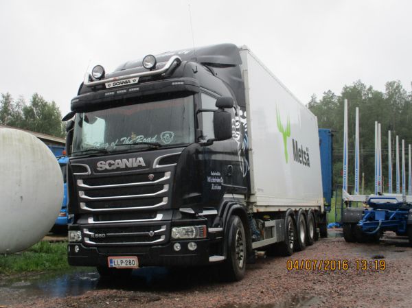 Kuljetusliike Wickströmin Scania R560
Kuljetusliike Wickström Oy:n Scania R560 hakeyhdistelmä.
Avainsanat: Wickström Scania R560