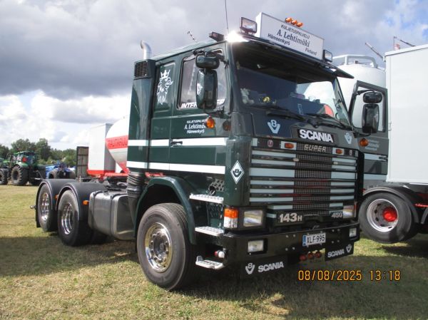 Kuljetuspalvelu A Lehtimäen Scania 143H
Kuljetuspalvelu A Lehtimäen Scania 143H rekkaveturi.
Avainsanat: Lehtimäki Scania 143H Alahärmä25