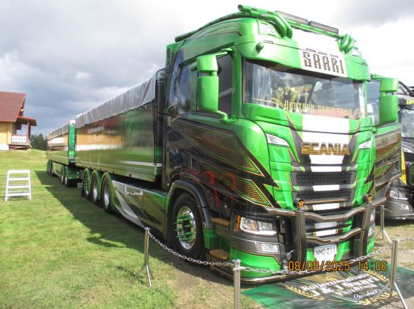 Kuljetuspalvelu J&J Saaren Scania R770
Kuljetuspalvelu J&J Saaren Scania R770 täysperävaunuyhdistelmä.
Avainsanat: Saari Scania R770 Alahärmä25