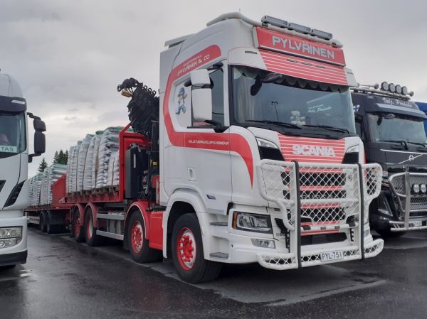 Klikkaa kuvaa nähdäksesi se täysikokoisena
==============
Kuljetuspalvelu J. Pylväinen&Co:n Scania 560R
Kuljetuspalvelu J. Pylväinen&Co:n nosturilla varustettu Scania 560R täysperävaunuyhdistelmä.
Avainsanat: Pylväinen&Co Scania 560R ABC Hirvaskangas Kuljetuspalvelu J. Pylväinen&Co:n Scania 560R
Kuljetuspalvelu J. Pylväinen&Co:n nosturilla varustettu Scania 560R täysperävaunuyhdistelmä.
Avainsanat: Pylväinen&Co Scania 560R ABC Hirvaskangas