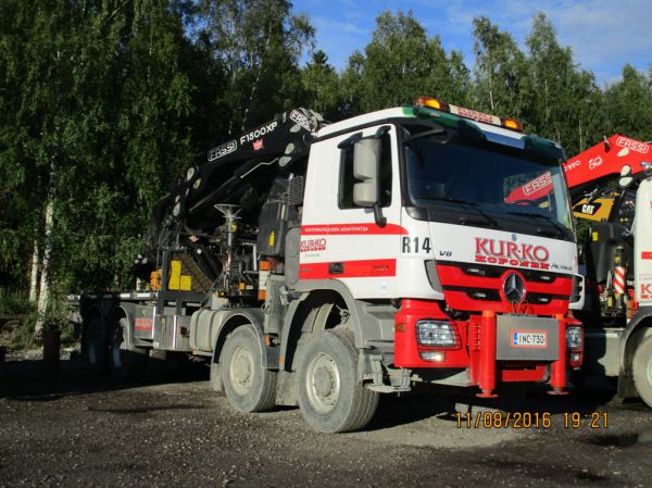 Kurko Koposen MB 4161 Actros
Kurko Koponen Oy:n nosturilla varustettu MB 4161 Actros. 
Avainsanat: Kurko-Koponen MB 4161 Actros R14