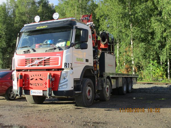 Kurko Koposen Volvo FM500 
Kurko Koponen Oy:n nosturilla varustettu Volvo FM500 .
Avainsanat: Kurko-Koponen Volvo FM500 Alakaario R17