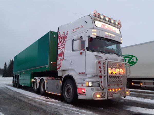 LK-Cargon Scania
LK-Cargo Oy:n Scania puoliperävaunuyhdistelmä.
Avainsanat: LK-Cargo Scania ABC Hirvaskangas