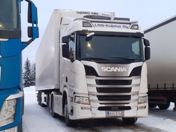LNS Kuljetuksen Scania
LNS Kuljetus Oy:n Scania puoliperävaunuyhdistelmä.
Avainsanat: LNS Kuljetus Scania ABC Hirvaskangas
