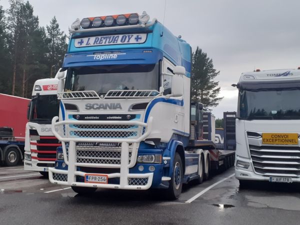 Klikkaa kuvaa nähdäksesi se täysikokoisena
==============
L Retvan Scania
L Retva Oy:n Scania lavettiyhdistelmä.
Avainsanat: Retva Scania ST1 Hirvaskangas L Retvan Scania
L Retva Oy:n Scania lavettiyhdistelmä.
Avainsanat: Retva Scania ST1 Hirvaskangas