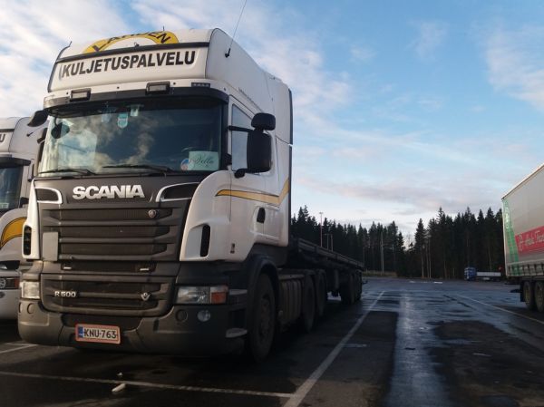 Lahden Kuljetuspalvelun Scania R500
Lahden Kuljetuspalvelun Scania R500 puoliperävaunuyhdistelmä.
Avainsanat: Lahden-Kuljetuspalvelu Scania R500 ABC Hirvaskangas