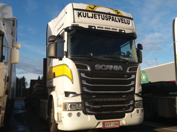 Lahden Kuljetuspalvelun Scania R580
Lahden Kuljetuspalvelun Scania R580 b-juna.
Avainsanat: Lahden-Kuljetuspalvelu Scania R580 B-juna ABC Hirvaskangas