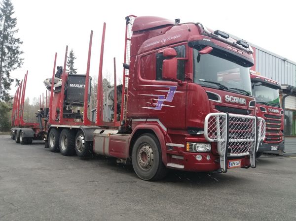 Lähivaaran Scania R730
Lähivaara Oy:n Scania R730 puutavarayhdistelmä.
Avainsanat: Lähivaara Scania R730 Neste