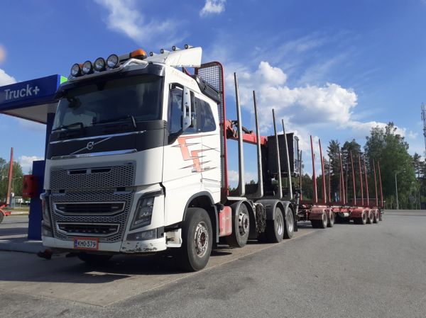Lähivaaran Volvo FH16
Lähivaara Oy:n Volvo FH16 puutavarayhdistelmä.
Avainsanat: Lähivaara Volvo FH16 Neste