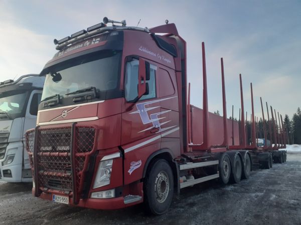 Lähivaaran Volvo FH
Lähivaara Oy:n Volvo FH puutavarayhdistelmä.
Avainsanat: Lähivaara Volvo FH ABC Hirvaskangas