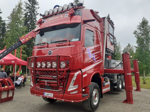 Lähivaaran Volvo FH
Lähivaara Oy:n Volvo FH lastausauto.
Avainsanat: Lähivaara Volvo FH Tahko25
