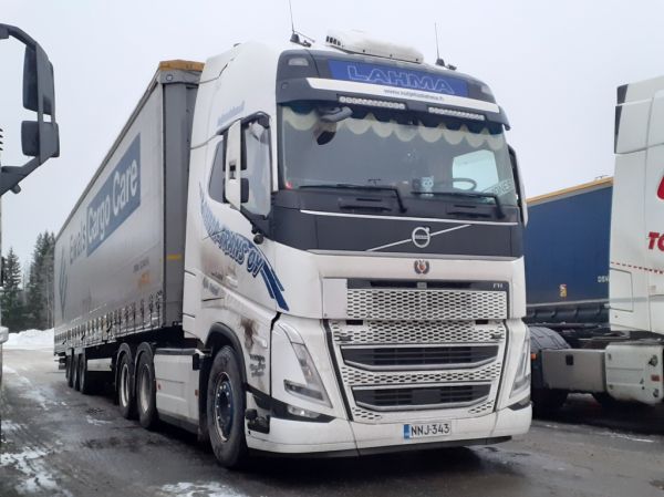 Lahma-Transin Volvo FH500
Lahma-Trans Oy:n Volvo FH500 puoliperävaunuyhdistelmä.
Avainsanat: Lahma-Trans Volvo FH500 ABC Hirvaskangas Jones