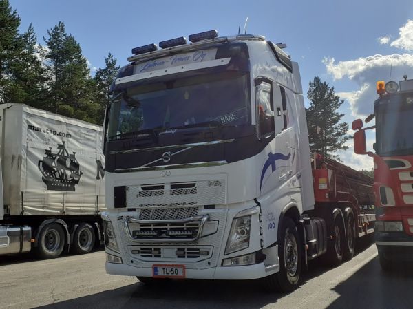 Lahma-Transin Volvo FH540
Lahma-Trans Oy:n Volvo FH540 puoliperävaunuyhdistelmä.
Avainsanat: Lahma-Trans Volvo FH540 Shell Hirvaskangas Mane