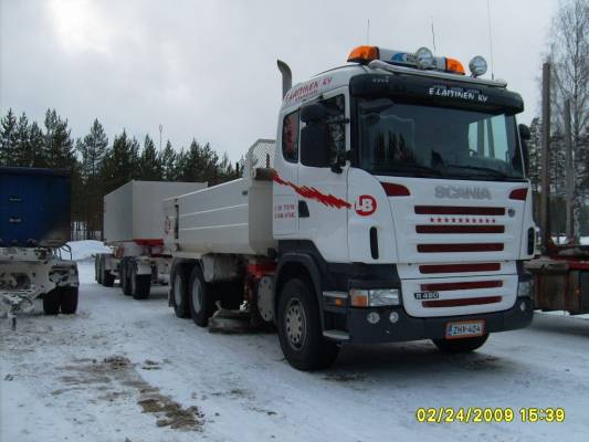 E Laitisen Scania R480
E Laitinen Ky:n Scania 480 sorayhdistelmä.
Avainsanat: Laitinen Scania R480 Shell Hirvaskangas