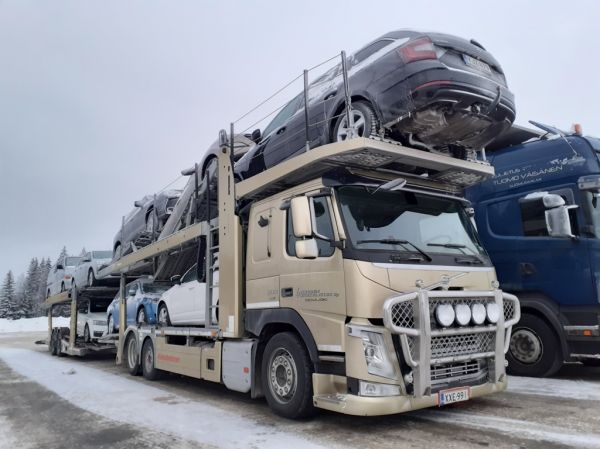 Lakeuden Autokuljetuksen Volvo FM500
Lakeuden Autokuljetus Oy:n Volvo FM500 autojenkuljetusyhdistelmä.
Avainsanat: LakeudenAutokuljetus Volvo FM500 ABC Hirvaskangas