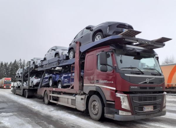 Lakeuden Autokuljetuksen Volvo FM500
Lakeuden Autokuljetus Oy:n Volvo FM500 autojenkuljetusyhdistelmä.
Avainsanat: LakeudenAutokuljetus Volvo FM500 ABC Hirvaskangas