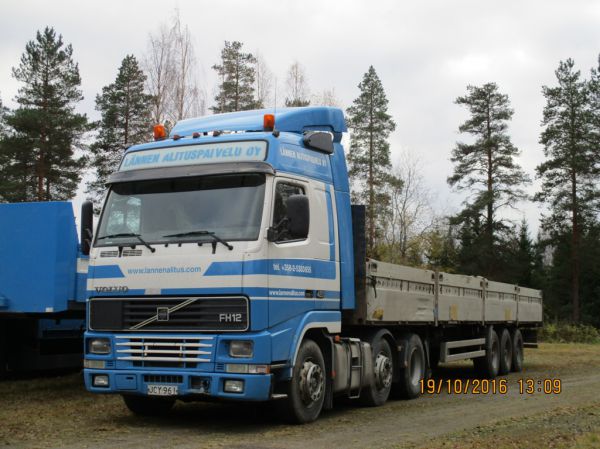 Lännen alituspalvelun Volvo FH12
Lännen alituspalvelu Oy:n Volvo FH12 puoliperävaunuyhdistelmä.
Avainsanat: Lännenalituspalvelu Volvo FH12