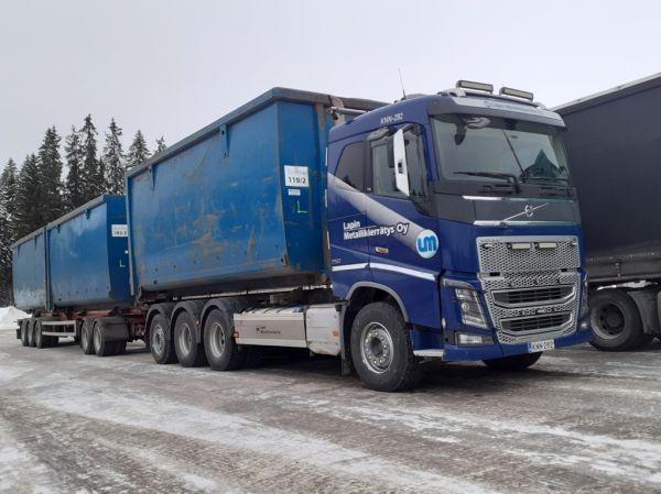 Klikkaa kuvaa nähdäksesi se täysikokoisena
==============
Lapin Metallikierrätyksen Volvo FH16
Lapin Metallikierrätys Oy:n Volvo FH16 täysperävaunuyhdistelmä.
Avainsanat: Lapin Metallikierrätys Volvo FH16 ABC Hirvaskangas Lapin Metallikierrätyksen Volvo FH16
Lapin Metallikierrätys Oy:n Volvo FH16 täysperävaunuyhdistelmä.
Avainsanat: Lapin Metallikierrätys Volvo FH16 ABC Hirvaskangas