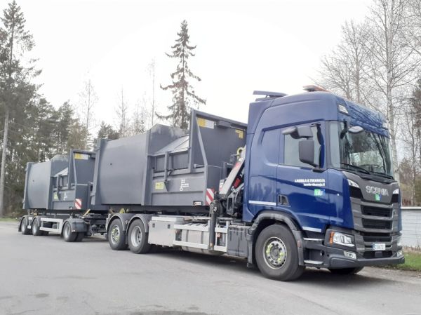 Lassila&Tikanojan Scania 500R
Lassila&Tikanoja Oyj:n nosturilla varustettu Scania 500R täysperävaunuyhdistelmä.
Avainsanat: Lassila&Tikanoja Scania 500R L&T Neste