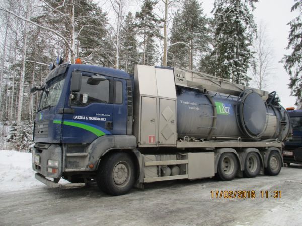 Lassila&Tikanojan MAN TGA 35.400
Lassila&Tikanoja Oyj:n MAN TGA 35.400 loka-auto.
Avainsanat: Lassila&Tikanoja MAN TGA 35.400 L&T Neste