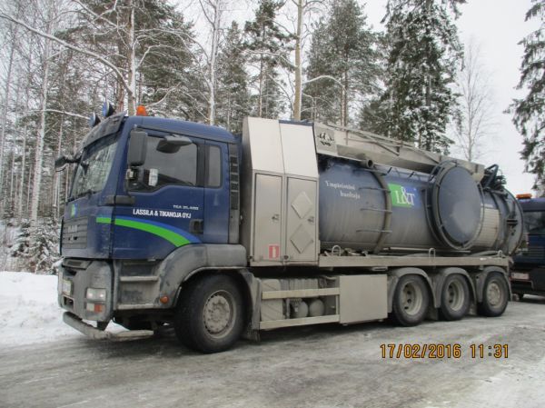 Lassila&Tikanojan MAN TGA 35.400
Lassila&Tikanoja Oyj:n MAN TGA 35.400 loka-auto.
Avainsanat: Lassila&Tikanoja MAN TGA 35.400 L&T