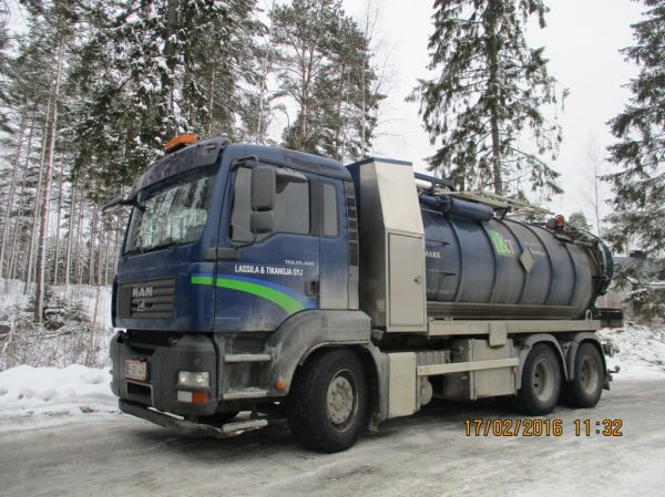 Lassila&Tikanojan MAN TGA 26.400
Lassila&Tikanoja Oyj:n MAN TGA 26.400 loka-auto.
Avainsanat: Lassila&Tikanoja MAN TGA 26.400 L&T Neste