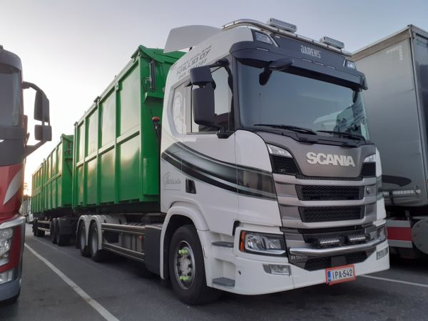 Lastaus ja Kuljetus Kallion Scania R500
Lastaus ja Kuljetus Kallio Oy:n Scania R500 täysperävaunuyhdistelmä.
Avainsanat: Kallio Scania R500 ABC Hirvaskangas Pikkarainen