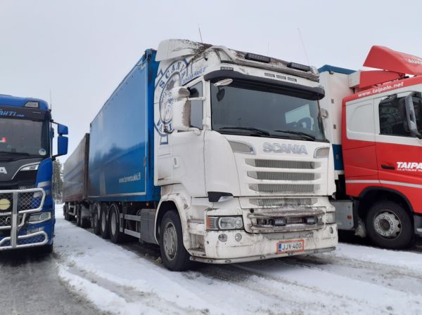 Laukaan Hakkeen Scania R730
Laukaan Hake Oy:n Scania R730 turveyhdistelmä.
Avainsanat: Laukaan-Hake Scania R730 ABC Hirvaskangas