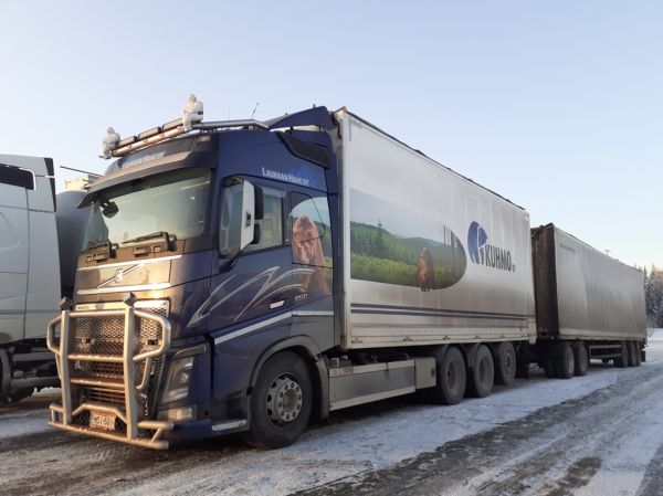 Laukaan Hakkeen Volvo FH16
Laukaan Hake Oy:n Volvo FH16 hakeyhdistelmä.
Avainsanat: Laukaan-Hake Volvo FH540 ABC Hirvaskangas