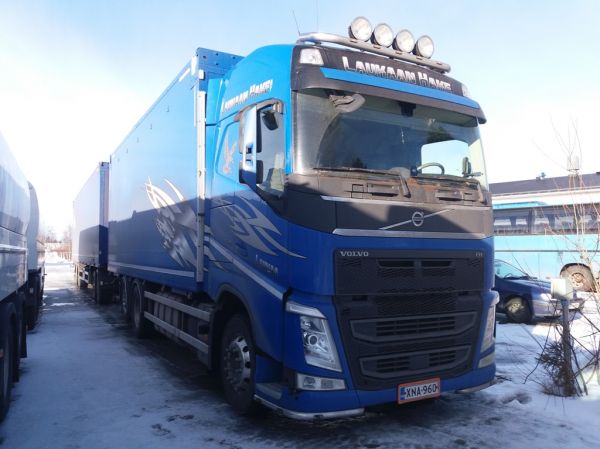 Laukaan Hakkeen Volvo FH460
Laukaan Hake Ay:n Volvo FH460 hakeyhdistelmä.
Avainsanat: Laukaan-Hake Volvo FH460