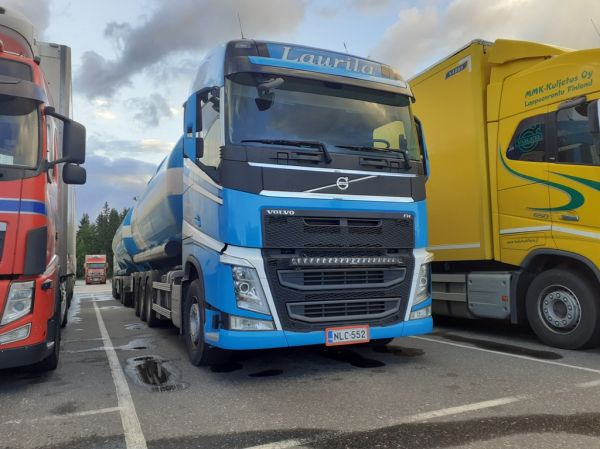 Kuljetusliike E Laurilan Volvo FH
Kuljetusliike E Laurila Oy:n Volvo FH säiliöyhdistelmä.
Avainsanat: Laurila Volvo FH ABC Hirvaskangas