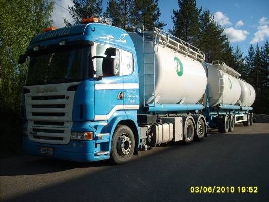 Kuljetusliike E Laurilan Scania R420
Kuljetusliike E Laurila Oy:n Scania R420 säiliöyhdistelmä.
Avainsanat: Laurila Scania R420 Shell Hirvaskangas 44