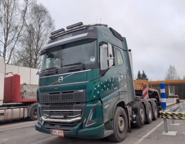 Lavettikuljetus H Suokkaan Volvo FH16
Lavettikuljetus H Suokas Ky:n Volvo FH16 lavettiyhdistelmä.
Avainsanat: Suokas Volvo FH16 Shell Hirvaskangas