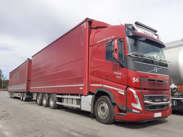Lepistö Milk Transin Volvo FH
Lepistö Milk Trans Oy:n Volvo FH täysperävaunuyhdistelmä.
Avainsanat: Lepistö Volvo FH ABC Hirvaskangas 56