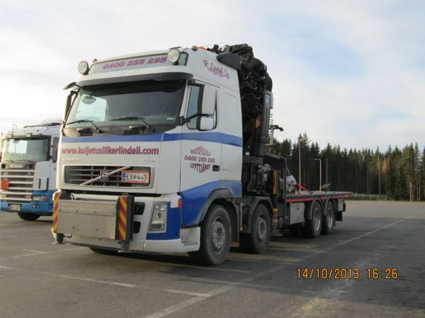 Kuljetusliike R Lindellin Volvo FH12
Kuljetusliike R Lindell Oy:n nosturilla varustettu Volvo FH12.
Avainsanat: Linndell Volvo FH12 ABC Hirvaskangas