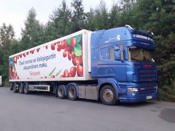 Lisatransin Scania R620
Valion ajossa oleva Lisatrans Oy:n Scania R620 puoliperävaunuyhdistelmä
Avainsanat: Valio Lisatrans Scania R620 ABC Hirvaskangas Valiojogurtti