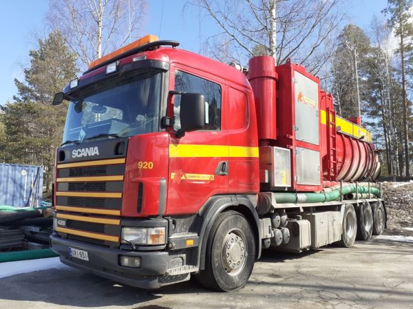 Lokapalvelu Siilin Scania 420
Lokapalvelu Siili Oy:n Scania 420 loka-auto.
Avainsanat: Siili Scania 420