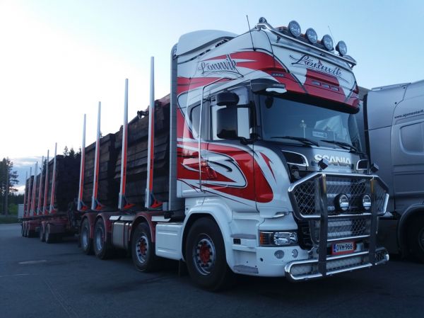 Lönnvikin Scania
Lönnvikin Scania puutavarayhdistelmä.
Avainsanat: Lönnvik Scania ABC Hirvaskangas