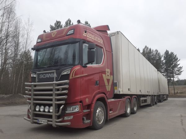 Klikkaa kuvaa nähdäksesi se täysikokoisena
==============
Lumelan Scania S650
Lumela Oy:n Scania S650 hct-yhdistelmä.
Avainsanat: Lumela Scania S650 ST1 Hirvaskangas Hct Lumelan Scania S650
Lumela Oy:n Scania S650 hct-yhdistelmä.
Avainsanat: Lumela Scania S650 ST1 Hirvaskangas Hct