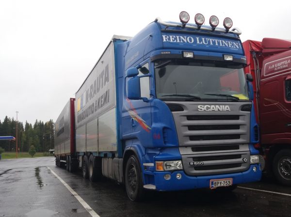 Kuljetusliike R Luttisen  Scania R560 
Kuljetusliike R Luttinen Oy:n nosturilla varustettu Scania R560 täysperävaunuyhdistelmä.
Avainsanat: Luttinen Scania R560 ABC Hirvaskangas