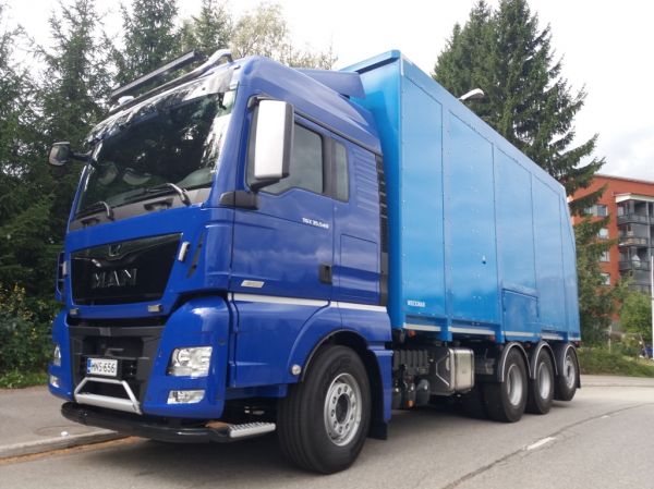 MAN TGX 35.540
MAN TGX 35.540 kantoauto.
Avainsanat: MAN TGX 35.540